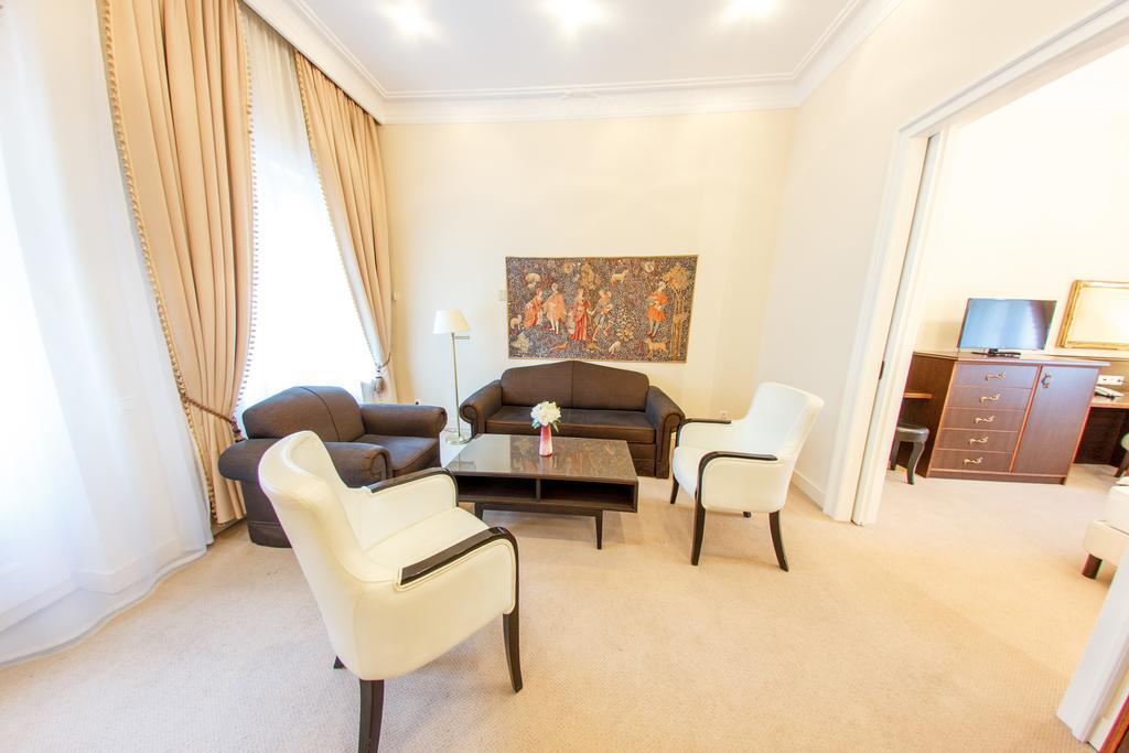 Hotel Kristaly Imperial Tata Extérieur photo
