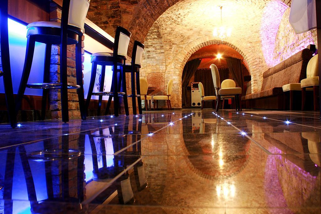 Hotel Kristaly Imperial Tata Extérieur photo